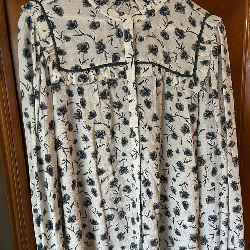 Go Silk Floral Black and White Blouse Mini Snaps Sz L